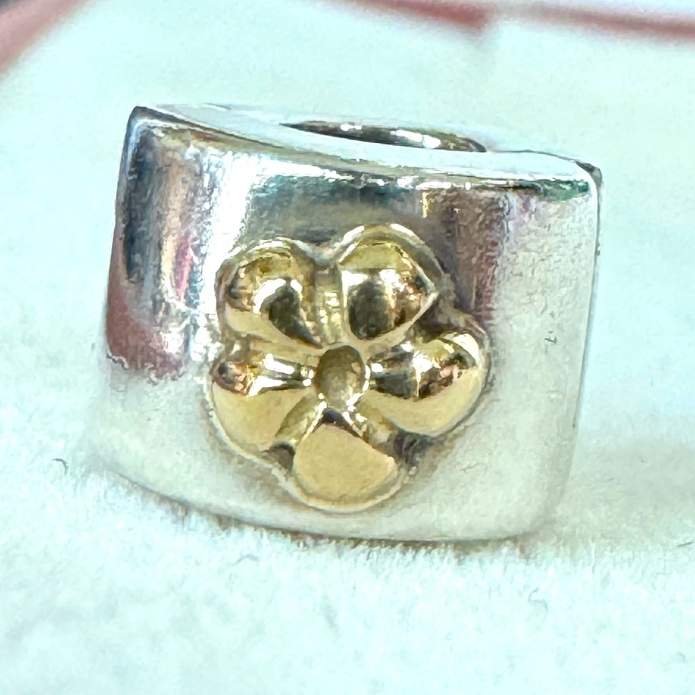 Genuine Pandora Clip Flower With 14k Yellow Gold 790140 - Picture 4 of 5